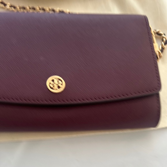 TORY BURCH Emerson Chain Crossbody Wallet Wine Color NWT (Includes Dust Bag) - Picture 1 of 15